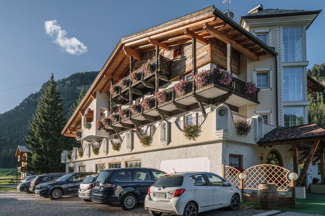 Chalet Pineta Relax Location Canazei Exterior photo