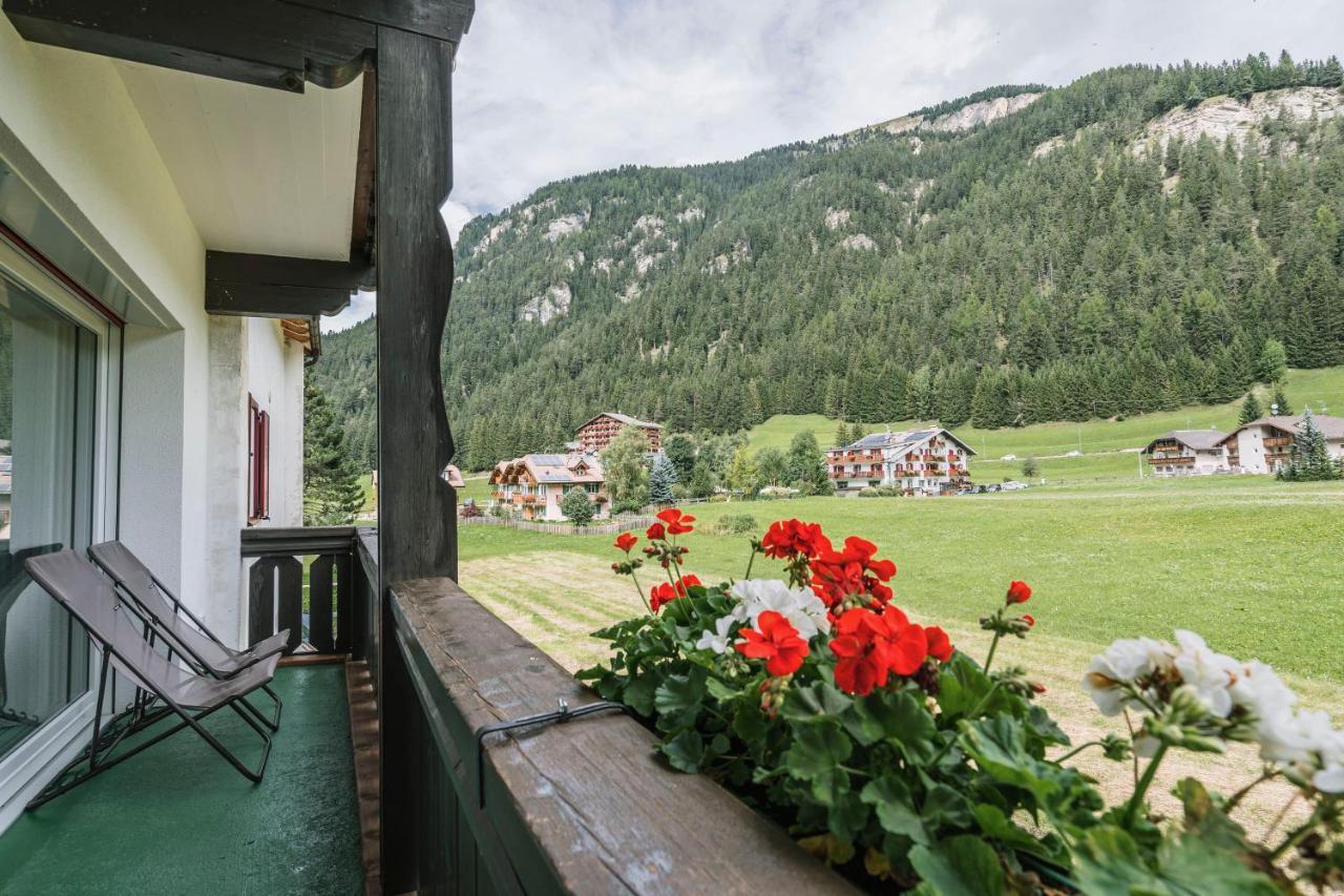 Chalet Pineta Relax Location Canazei Exterior photo
