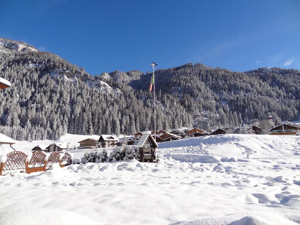 Chalet Pineta Relax Location Canazei Exterior photo